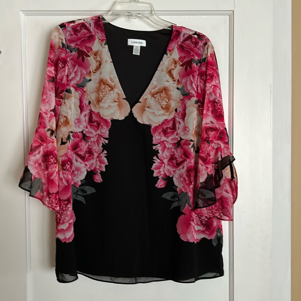 Calvin Klein flowy floral top L